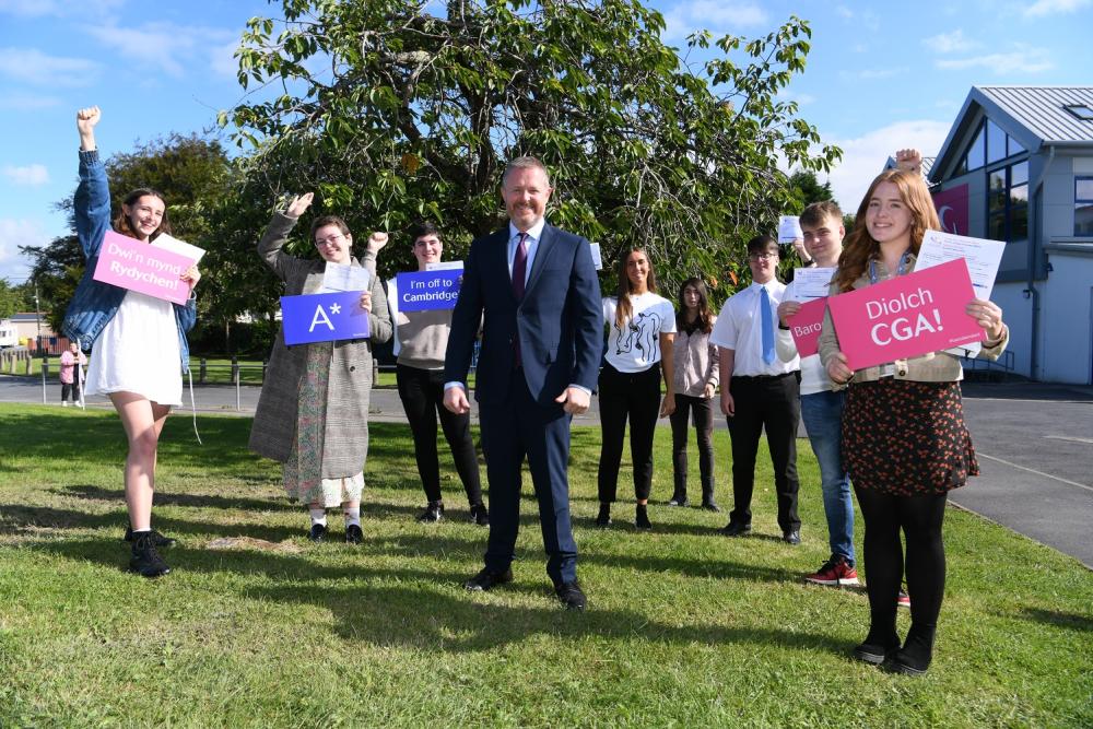 Students celebrate fantastic exam results for 2021