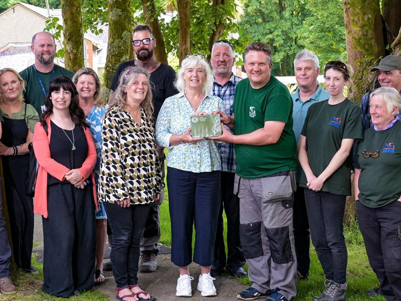 Landscape and horticulture staff with award