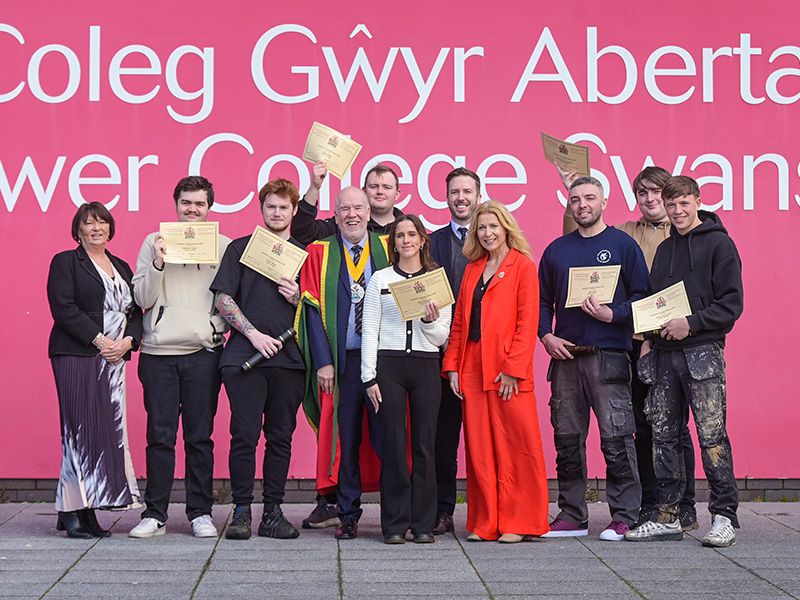 Group of Worshipful Livery winners with their certificates
