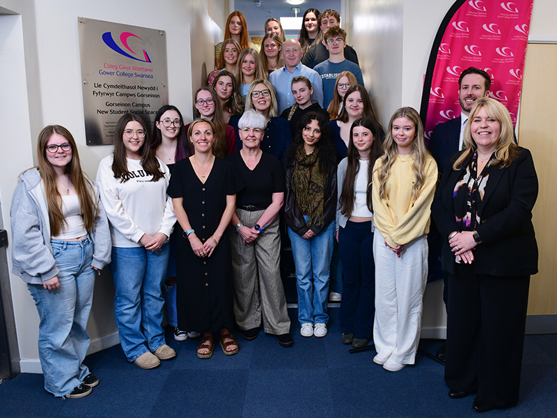 Group picture of MDV students with staff members