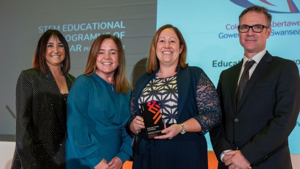 Coleg Gŵyr Abertawe yn ennill yng Ngwobrau STEM Cymru 2025