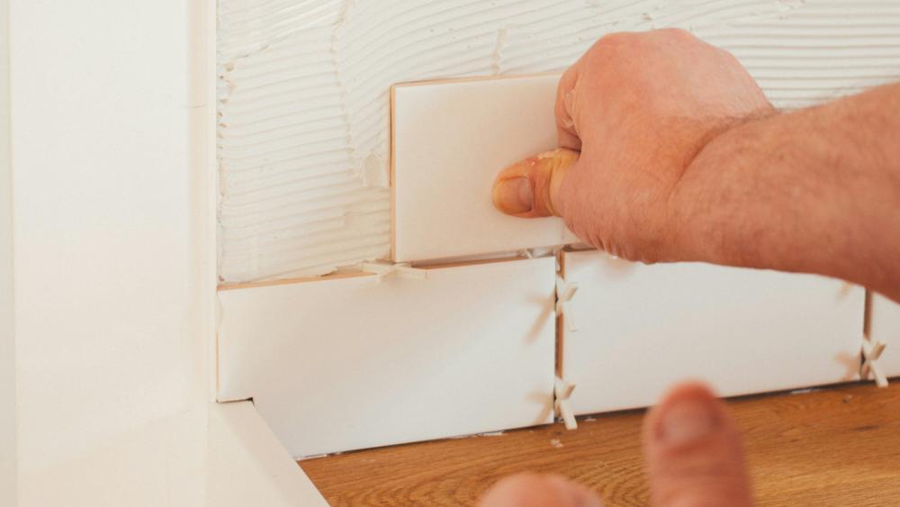 Tiling a wall