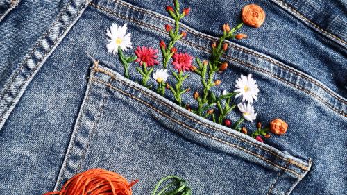 Jeans with embroidered flowers