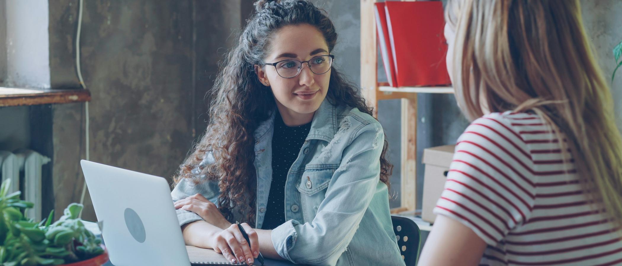 Coleg Gŵyr Abertawe yn lansio cyfres newydd o weminarau ar gyfer cymwysterau Gwybodaeth, Cyngor ac Arweiniad
