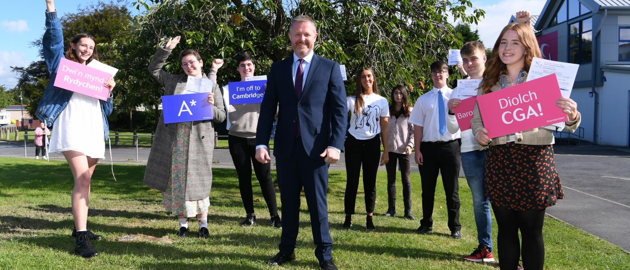 Students celebrate fantastic exam results for 2021