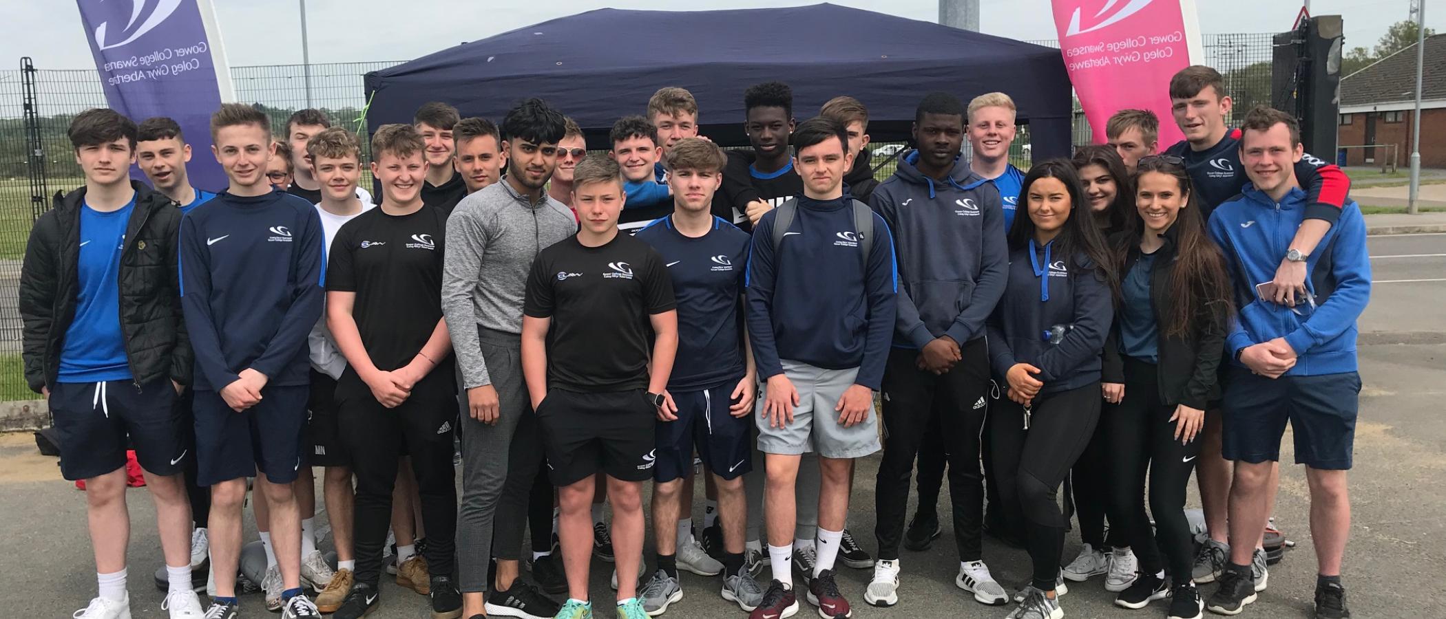 Disgyblion yn mwynhau gŵyl chwaraeon heulog