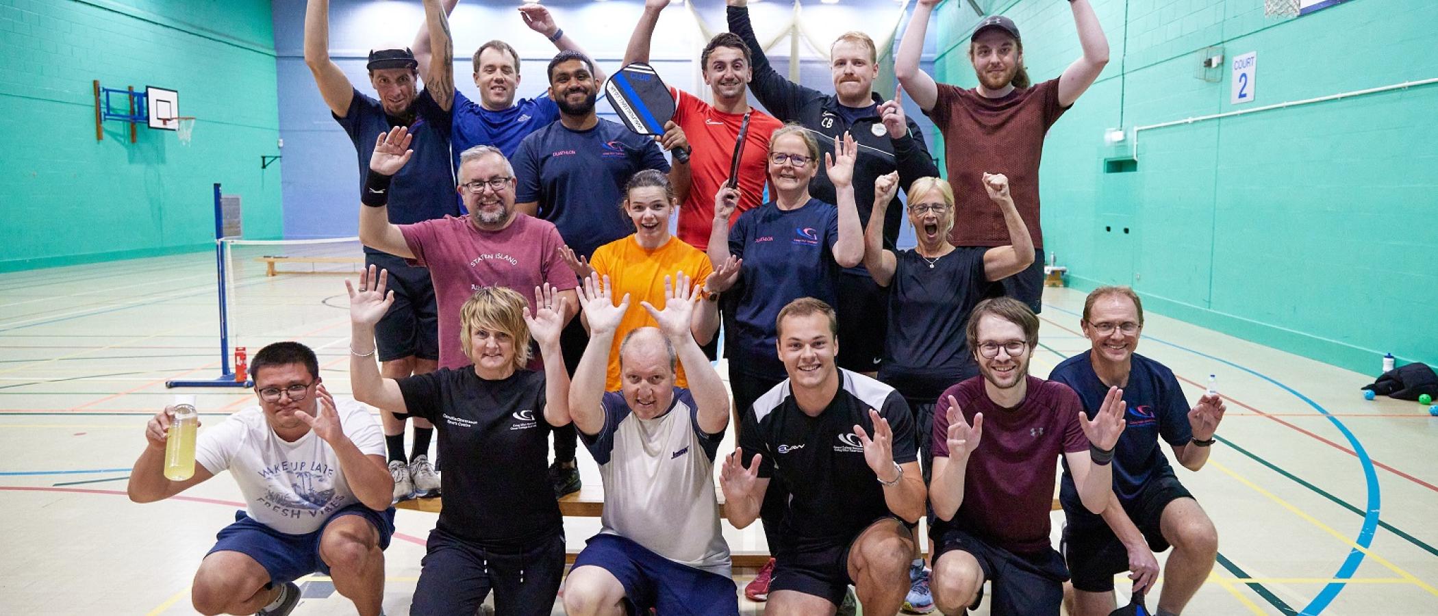Group of people in sports hall / Grŵp o bobl mewn neuadd chwaraeon 