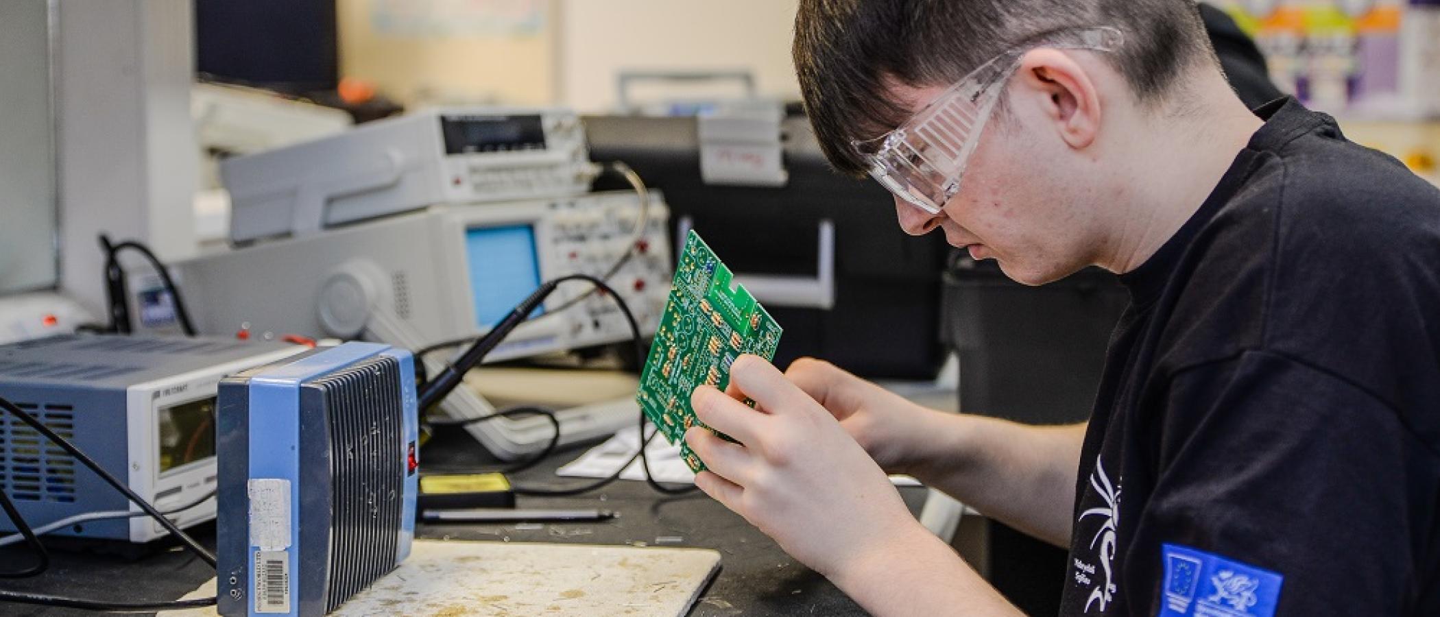 Medalau Aur ac Arian i fyfyrwyr Tycoch