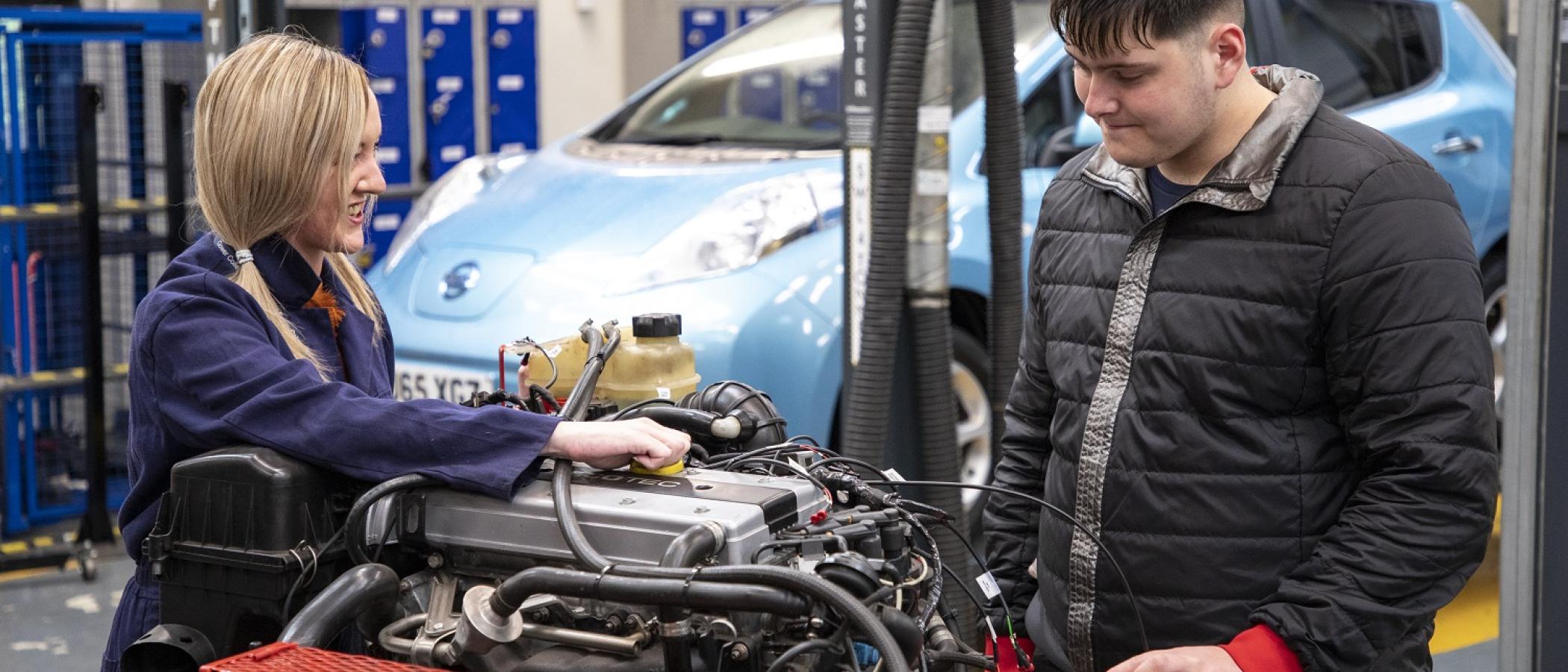 Coleg yn lansio Academi Addysgu 2022