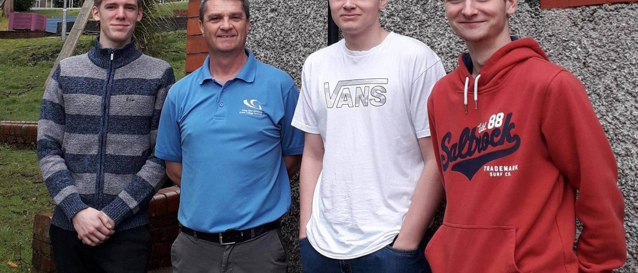 Coleg yn dathlu medalwyr