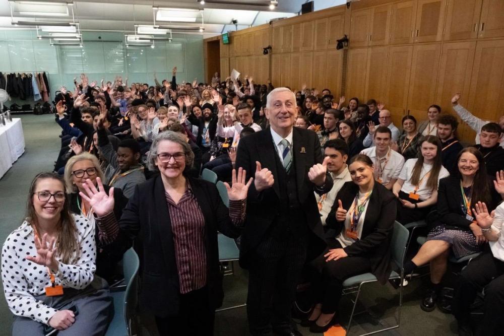 Interniaid yn cynrychioli’r Coleg mewn digwyddiad mawreddog yn Llundain