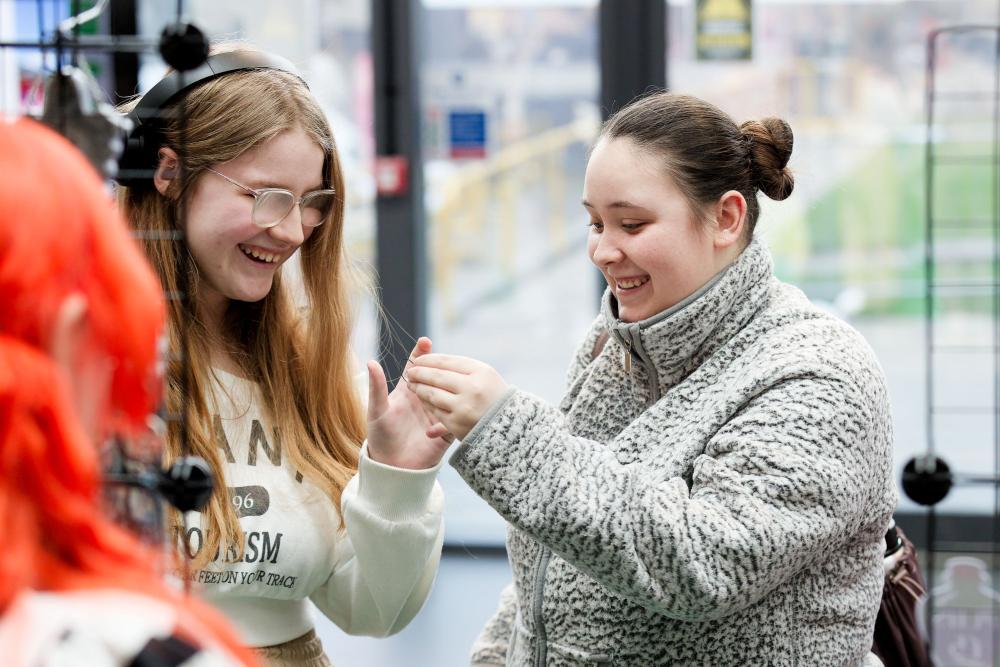 Coleg yn dathlu Wythnos Enfys 2026