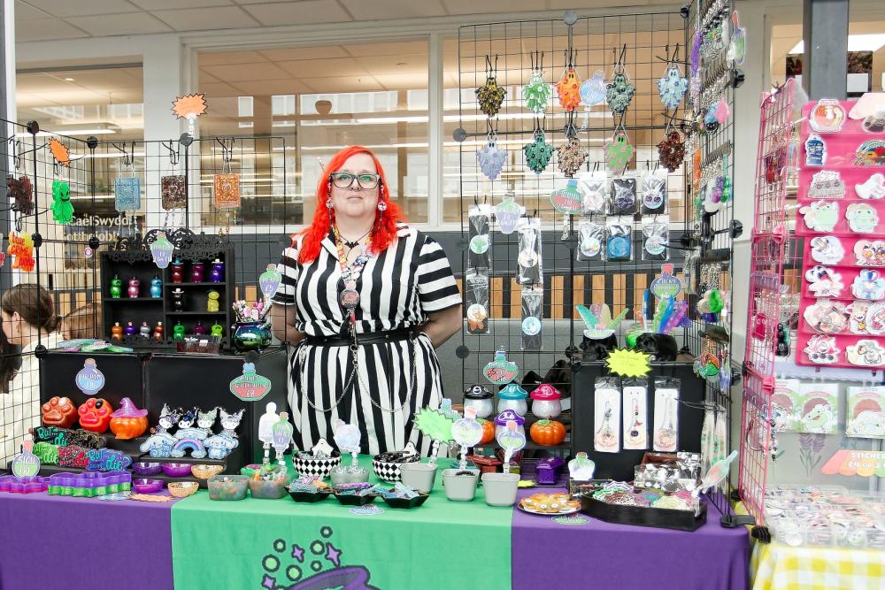 Coleg yn dathlu Wythnos Enfys 2026