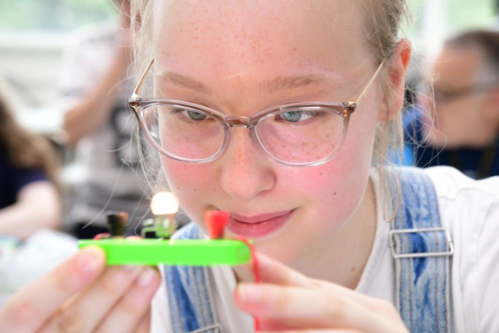CyberFirst a Choleg Gŵyr Abertawe yn ysbrydoli’r to nesaf o fenywod mewn STEM