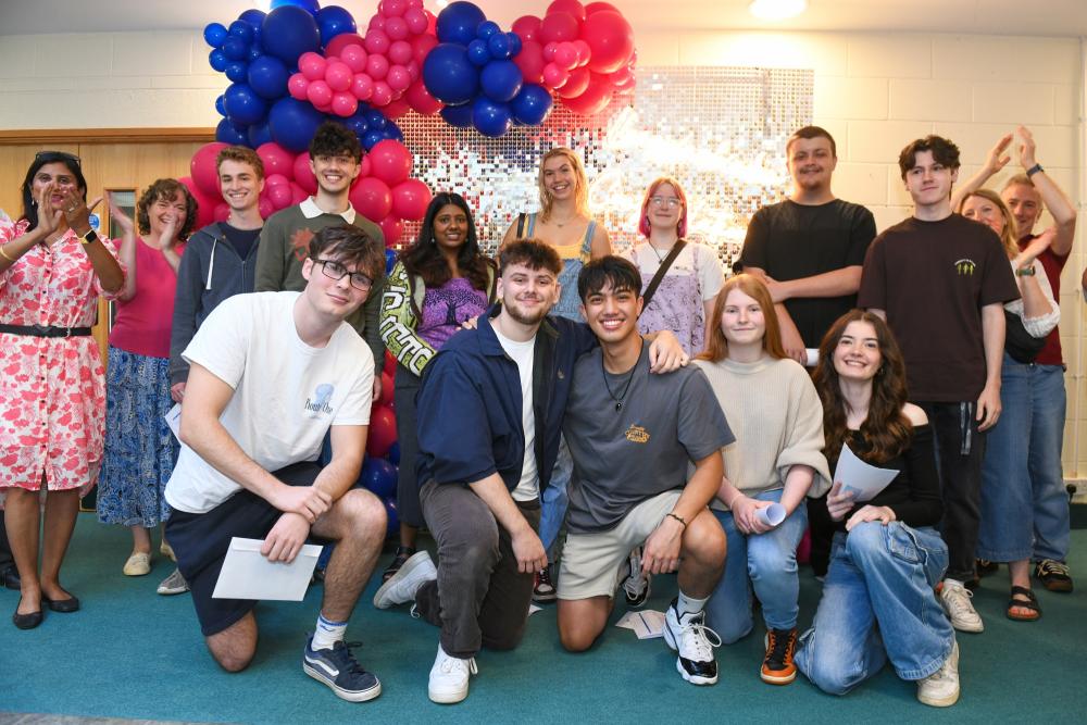 Grŵp o fyfyrwyr / Group of students