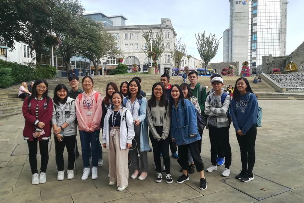 New International students enjoy the city centre experience