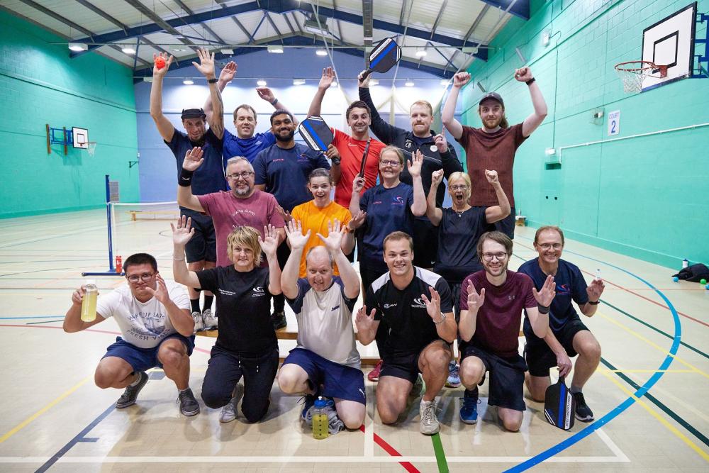 Group of people in sports hall / Grŵp o bobl mewn neuadd chwaraeon 