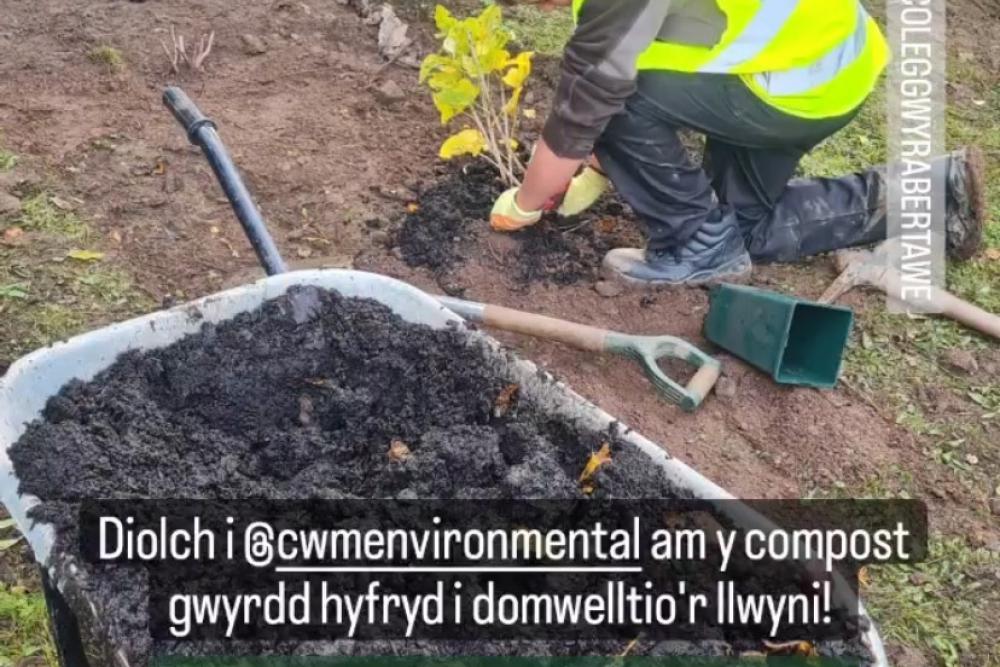 Welsh students with Adam yn yr Ardd